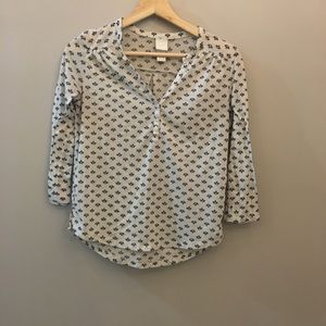 White long sleeves t-shirt with black details